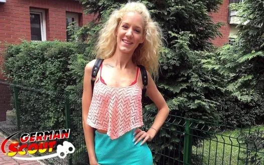 German Scout - Zayıf Genç Monique’in İlk Anal Seks Deneyimi